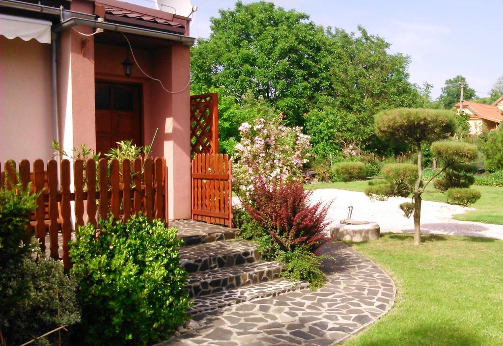 Bungalovy Natura Trávnica Camera foto